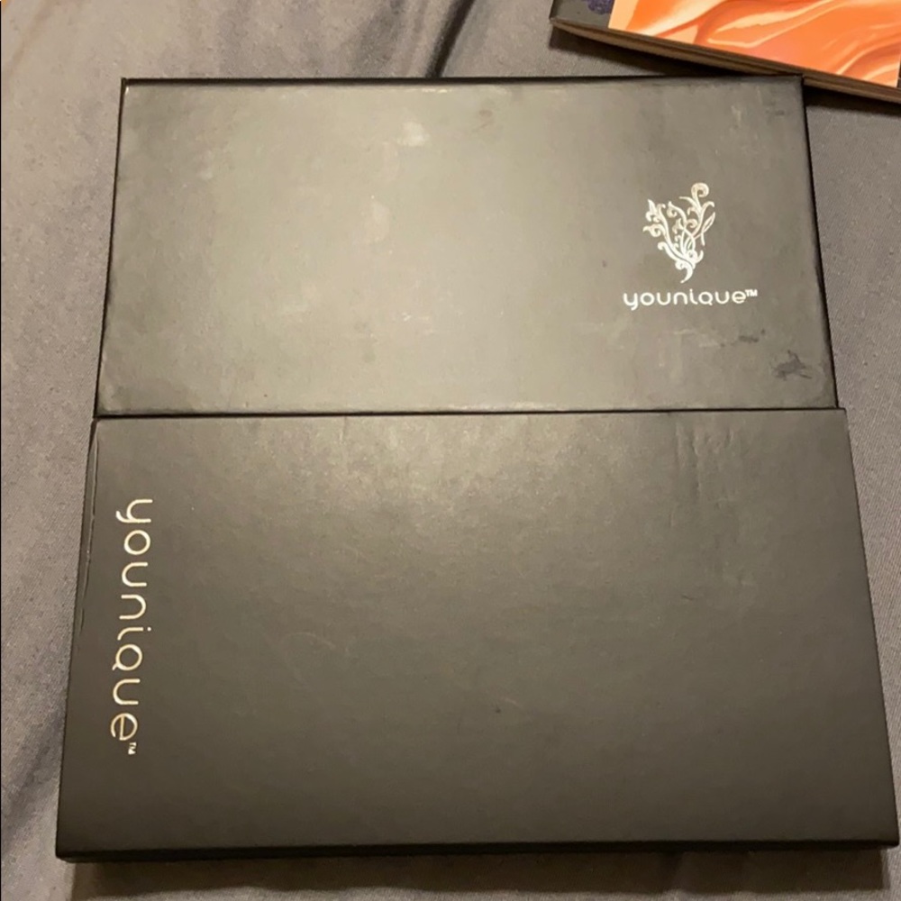 Younique 8 palette